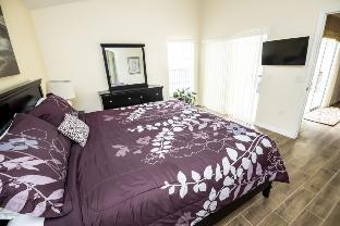 Kevin's Highgate Park Vacation Home - image 3
