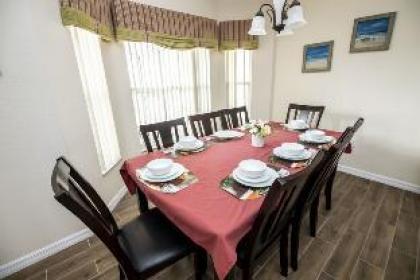 Kevin's Highgate Park Vacation Home - image 4
