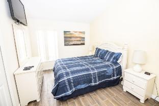 Kevin's Highgate Park Vacation Home - image 6