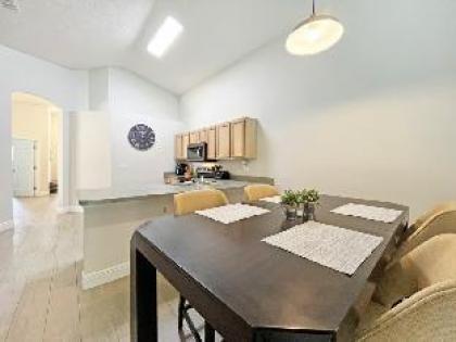 Sunshine Villa - image 13