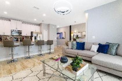 Marvelous Family Home near Disney private pool Storey Lake Resort. - image 17