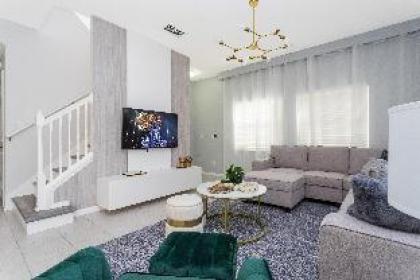 Great Family Home near Disney private pool - image 17