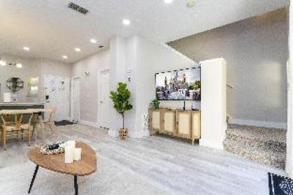 Amazing Family Home near Disney private pool Encantada Resort. - image 7