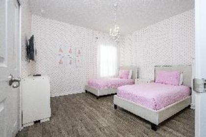 Great Family Home near Disney private pool Bellavida Resort. - image 17