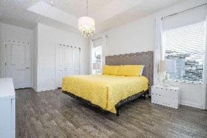 Great Family Home near Disney private pool Bellavida Resort. - image 18