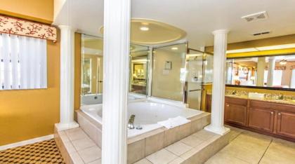 3 Bedroom Condo w/Master Bathroom - image 13