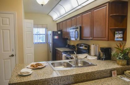 3 Bedroom Condo w/Master Bathroom - image 4