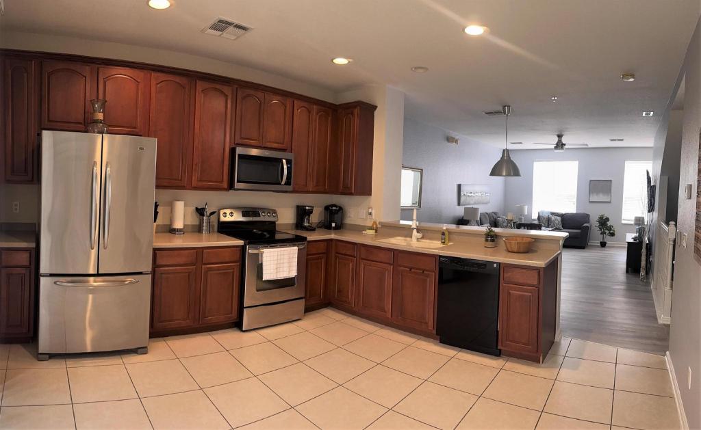New 2 bed Townhome: SERENITY at Your Vista Cay near all theme parks and convention center  - image 3