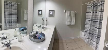 New 2 bed Townhome: SERENITY at Your Vista Cay near all theme parks and convention center  - image 7