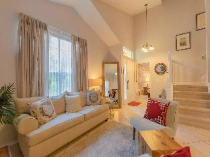 Reserve Relaxing 5 BR Pool Home Gated Lake View - image 15