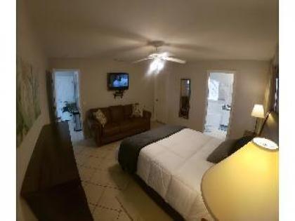 Reserve Relaxing 5 BR Pool Home Gated Lake View - image 3