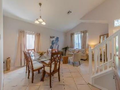 Reserve Relaxing 5 BR Pool Home Gated Lake View - image 8