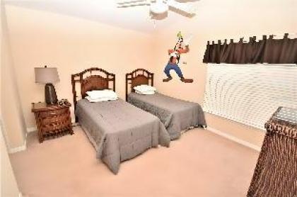 Royale Lovely 5BR Private Pool Home Sleeps 10 - image 10