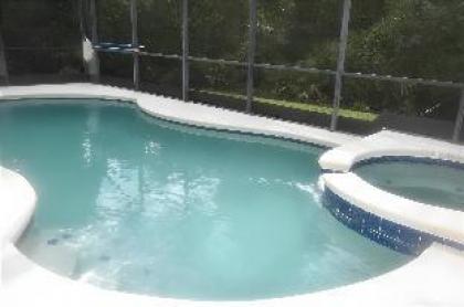 Royale Lovely 5BR Private Pool Home Sleeps 10 - image 5