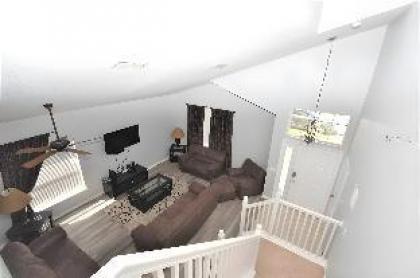 Royale Lovely 5BR Private Pool Home Sleeps 10 - image 6