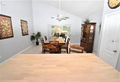 Royale Lovely 5BR Private Pool Home Sleeps 10 - image 9