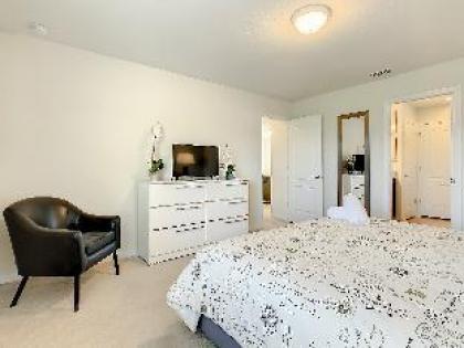 Relax and Unwind at Windsor at Westside - image 9