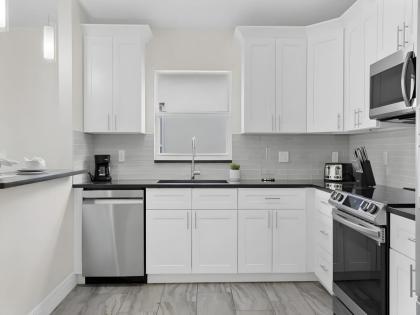 Baha Modern 4BD Pool Home Near Disney  World - image 10
