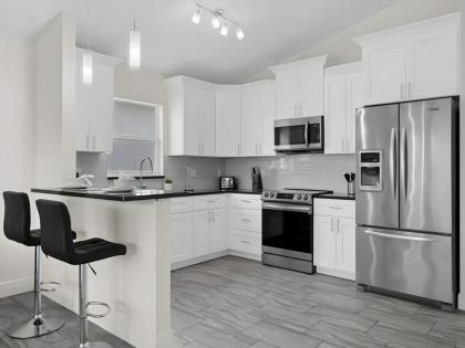 Baha Modern 4BD Pool Home Near Disney  World - image 11