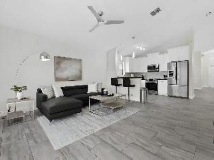 Baha Modern 4BD Pool Home Near Disney  World - image 4