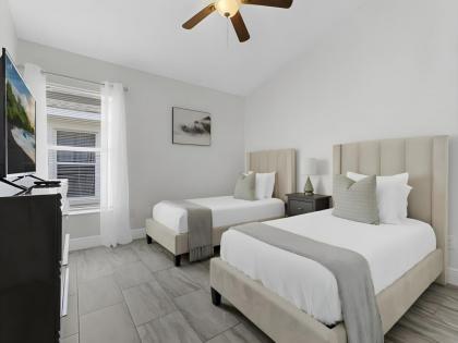 Baha Modern 4BD Pool Home Near Disney  World - image 8