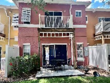 Park Cute 3BR TH in Gated Resort Community - image 10