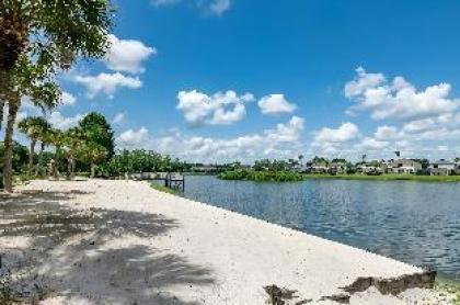 Park Cute 3BR TH in Gated Resort Community - image 2