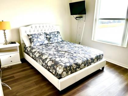 Tourmaline Lovely 5 BR  Sleeps 10  Pool Lake View - image 5