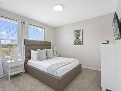 Opulence Modern 6BR Villa Near Disney Pool Gated - image 2