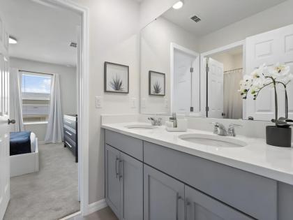 Opulence Modern 6BR Villa Near Disney Pool Gated - image 19