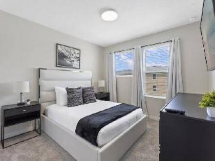 Opulence Modern 6BR Villa Near Disney Pool Gated - image 4