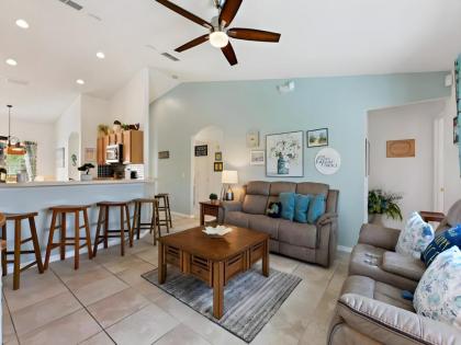 Cove Beautiful 4 Bedroom  with Pool for Family - image 17