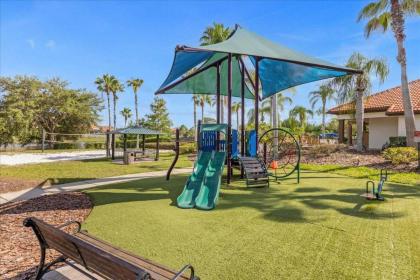 Viola Large 5BR Pool Home in Gated Resort - image 17