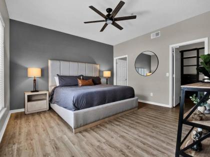 Beautiful townhouse centrally located - image 13