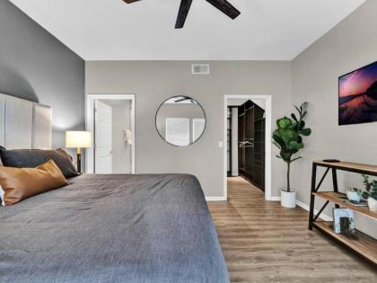 Beautiful townhouse centrally located - image 14