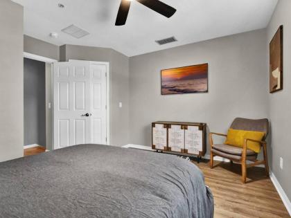 Beautiful townhouse centrally located - image 15