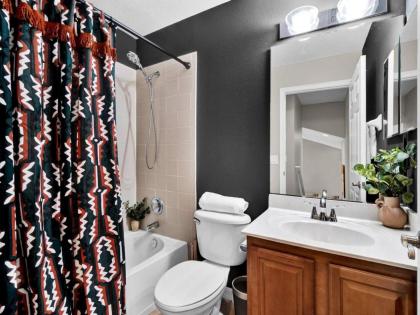 Beautiful townhouse centrally located - image 26