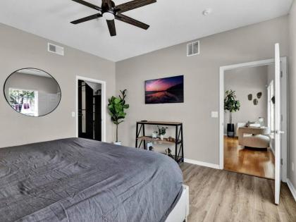 Beautiful townhouse centrally located - image 4