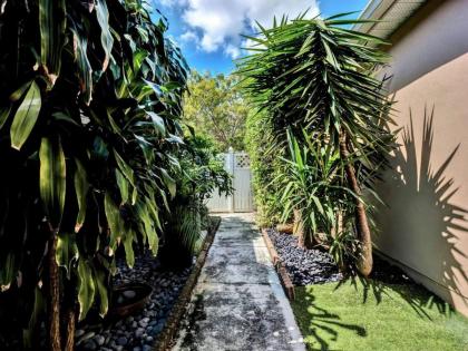 Beautiful townhouse centrally located - image 7