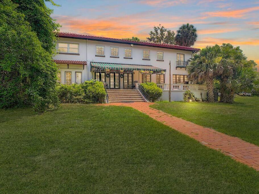 Historic Lakefront Estate - main image