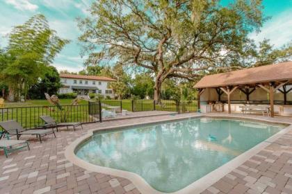 Historic Lakefront Estate - image 29