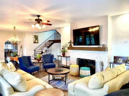 Historic Lakefront Estate - image 3