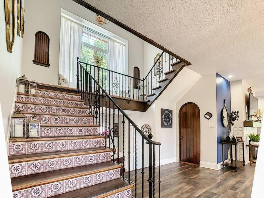 Historic Lakefront Estate - image 5