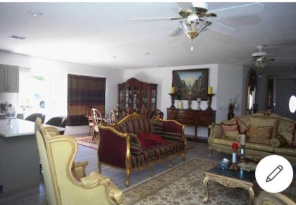 room in residential home - image 10
