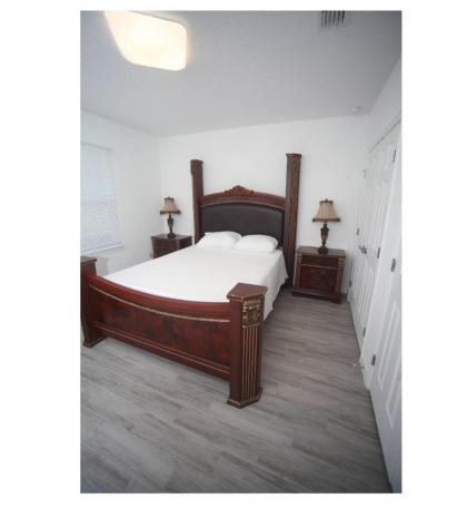 room in residential home - image 8