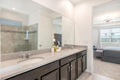 Stunning 7BR Retreat Private Pool Perfect Location! - image 16