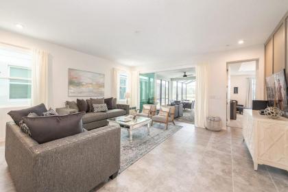 Stunning 7BR Retreat Private Pool Perfect Location! - image 8