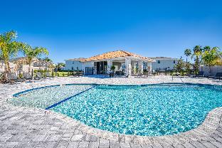 Luxury 5 bedroom home 10 minutes from Disney - image 7