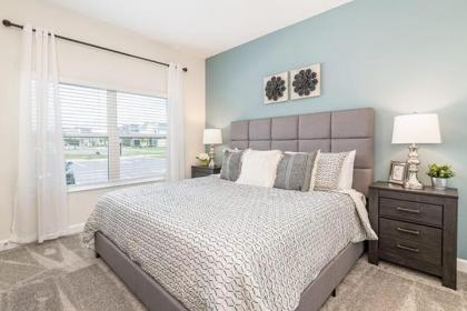 Chic Spacious with Private Pool Ideal Location - image 14