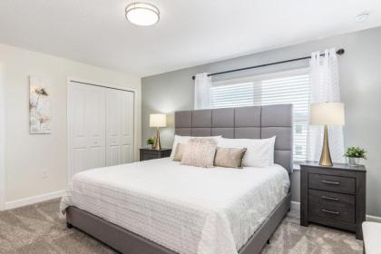 Chic Spacious with Private Pool Ideal Location - image 17